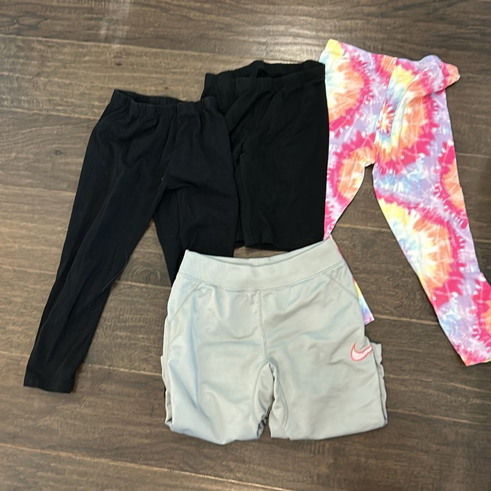 Bundle/lot of 4 summer/spring bottoms 10/12